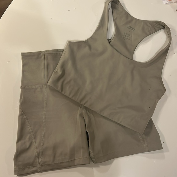 Girlfriend Collective Sage Green Workout Set - Picture 1 of 5